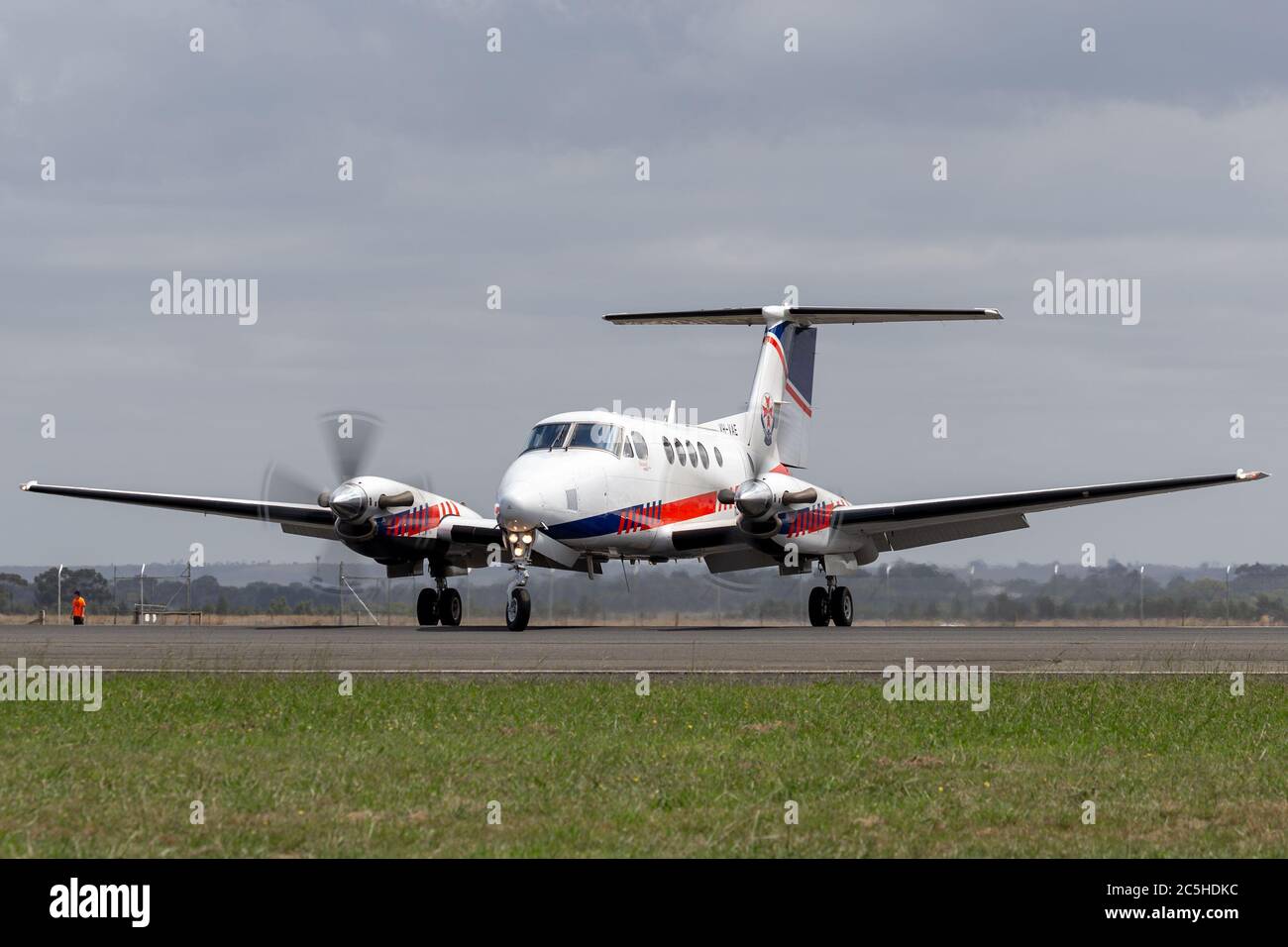 Ambulance Victoria Hawker Beechcraft B200C King Air Ambulance Aircraft VH-VAE bei Ankunft am Avalon Airport. Stockfoto