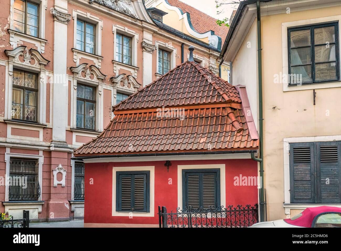 In der Jauniela Street ist Sherlock Holmes in der sowjetischen Fernsehserie The Adventures of Sherlock Holmes und Dr. Watson in der Altstadt von Riga zu sehen Stockfoto