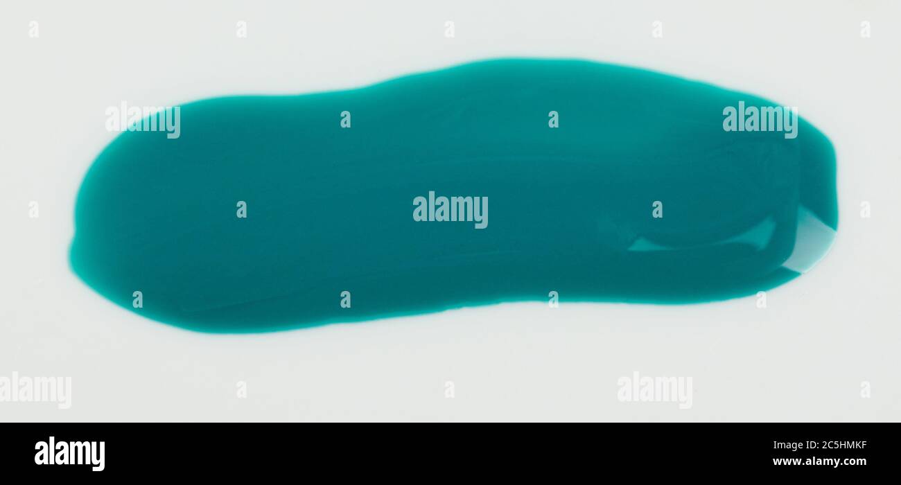 Aquamarinblau malen Strich isoliert auf weißem Hintergrund Nahaufnahme Stockfoto