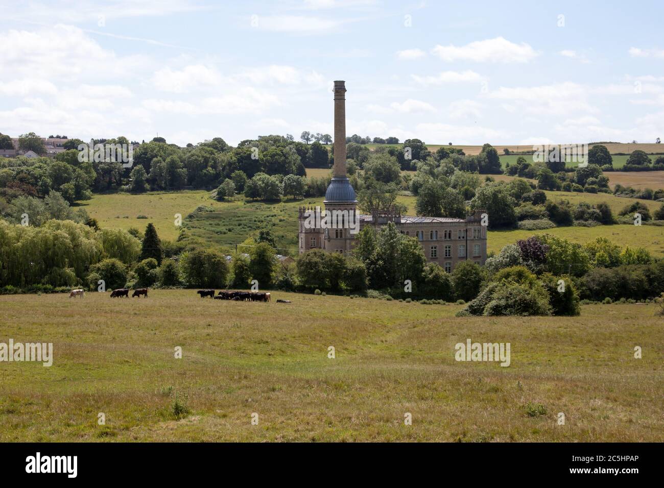 Blick auf die Bliss Mill in Chipping Norton und die umliegende Landschaft in West Oxfordshire in Großbritannien Stockfoto