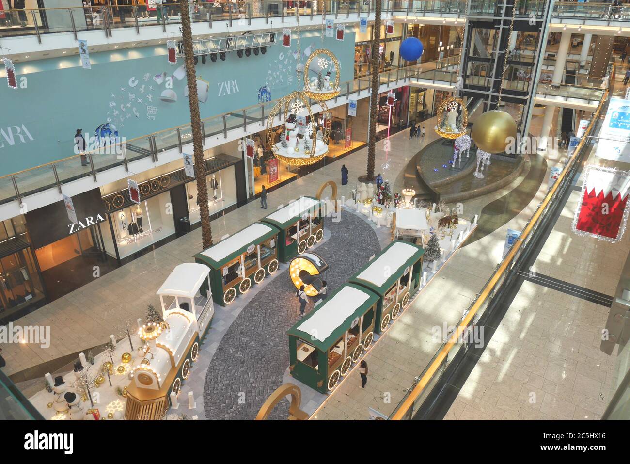 Innere des City Center Mall zu Weihnachten, Königreich von Bahrain Stockfoto