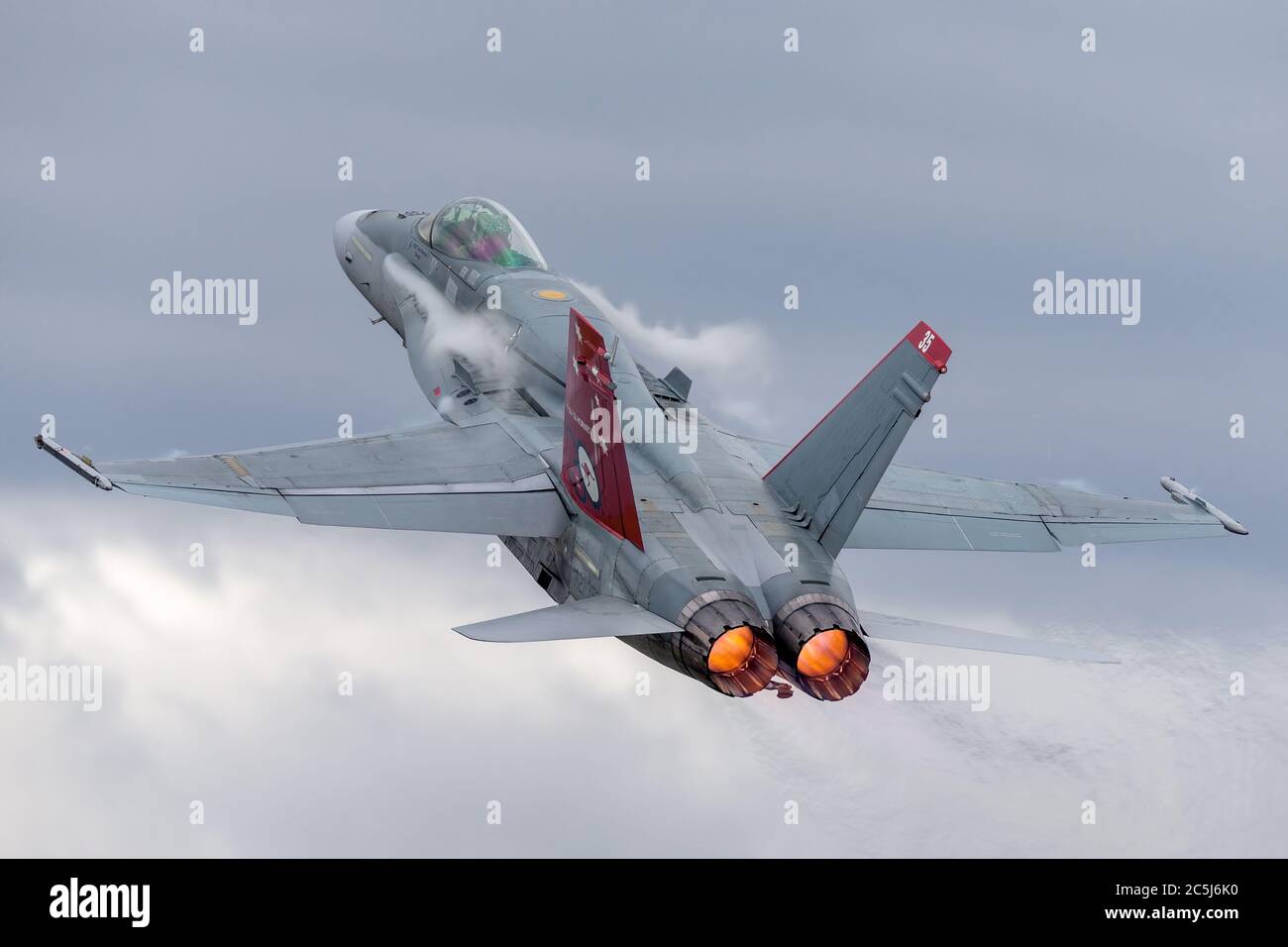 Royal Australian Air Force (RAAF) McDonnell Douglas F/A-18A Hornet Mehrrollen-Kampfflugzeug A21-35 mit einem speziell markierten Schwanz zur Erinnerung an die 3 Stockfoto