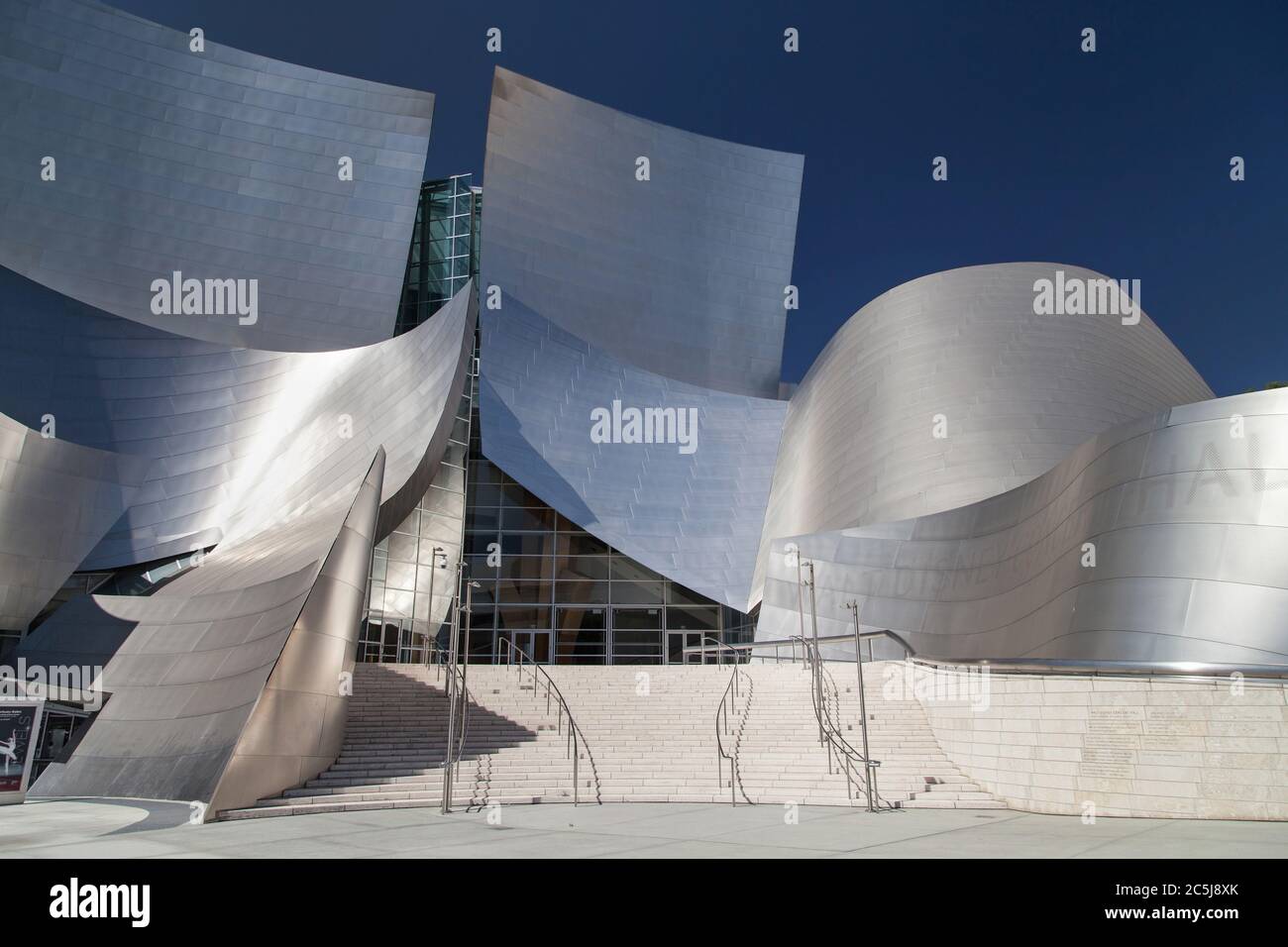Las Angeles, Kalifornien - 9. September 2019: Eingang der Wall Disney Concert Hall in Los Angeles, Kalifornien, USA. Stockfoto