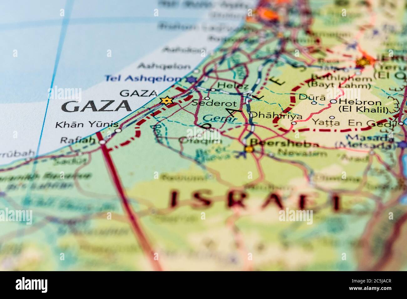 Makro, flacher Fokus, der die Region im Nahen Osten von Gaza hervorhebt. Die umliegenden Regionen Israels sind auf dieser allgemeinen Karte der Region zu sehen. Stockfoto