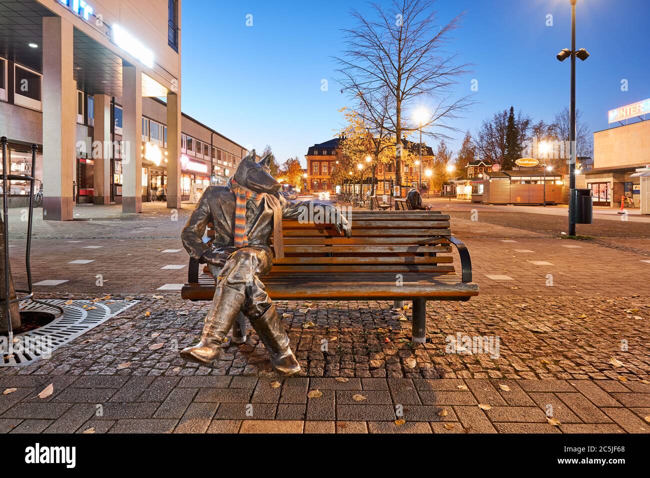 JOENSUU / FINNLAND - Oktober 15 2018: Skulptur 'der umwerfende Wolf' - das meistfotografierte Wahrzeichen Stockfoto