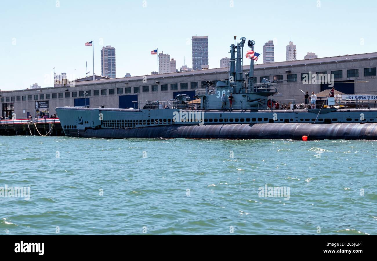 Blick auf die U-Boot-Ausstellung USS Pampanito, Pier 39 Stockfoto
