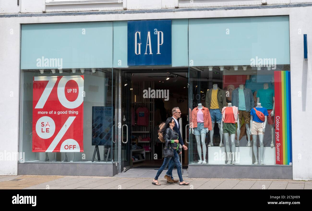 The Gap Fashion Store in Western Road Brighton UK Stockfoto