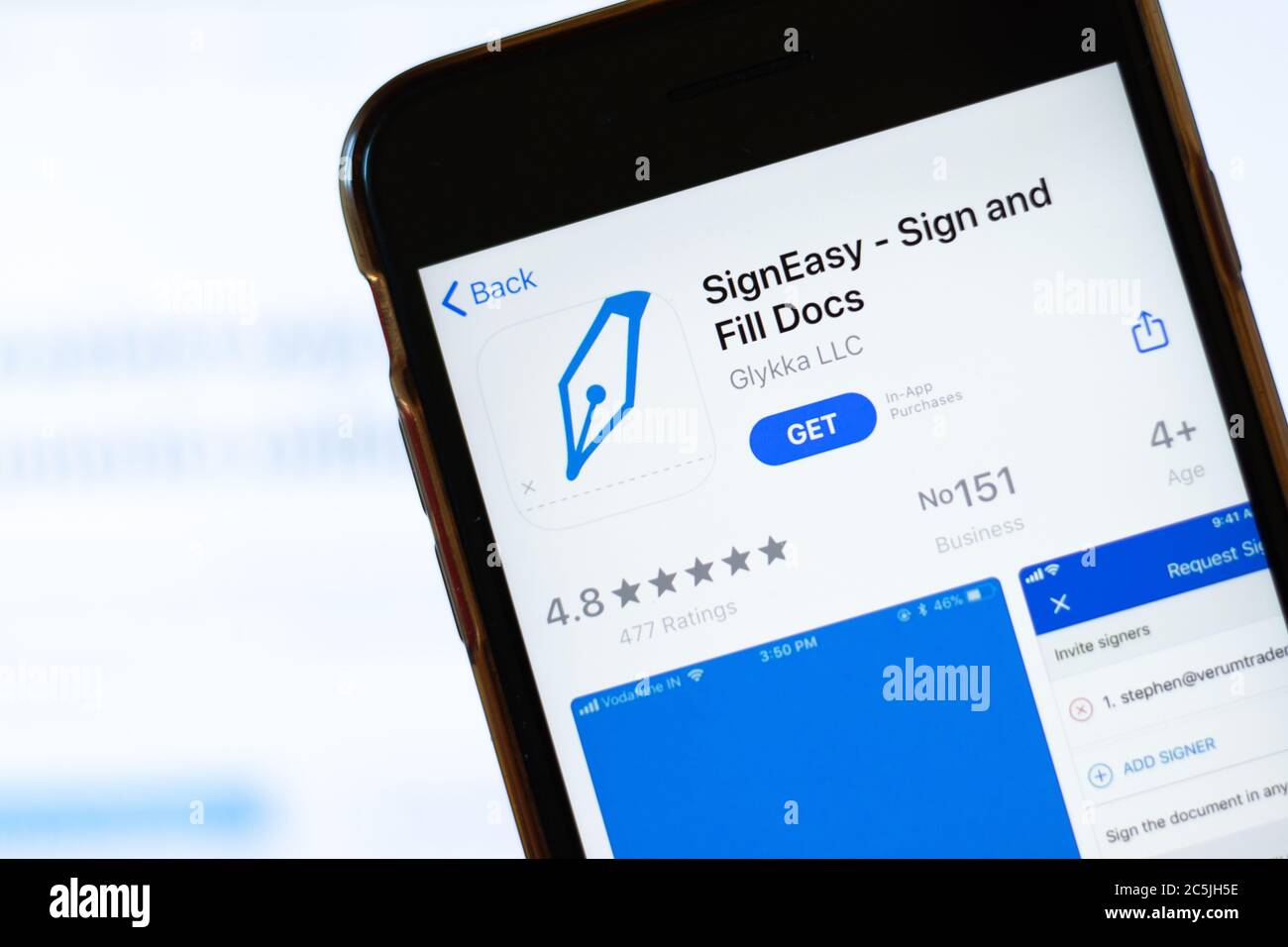 Moskau, Russland - 1. Juni 2020: SignEasy Sign and Fill Docs mobile App Logo auf dem Telefonbildschirm, Nahaufnahme-Symbol, illustrative Editorial Stockfoto