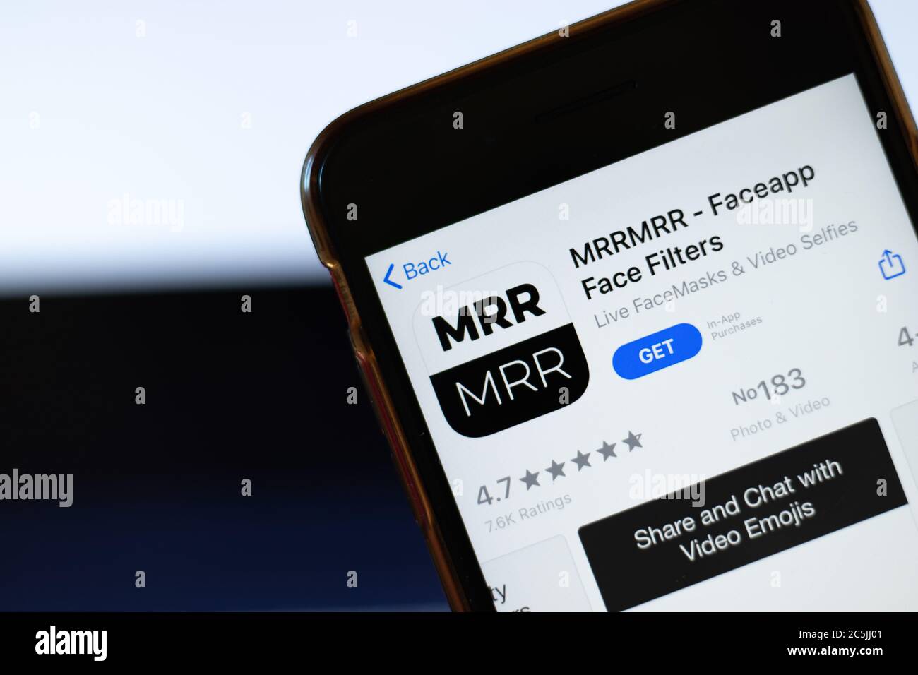 Moskau, Russland - 1. Juni 2020: MRRMRR Faceapp Gesichtsfilter Handy-App-Logo auf dem Handy-Bildschirm, Nahaufnahme-Symbol, illustrative Editorial Stockfoto