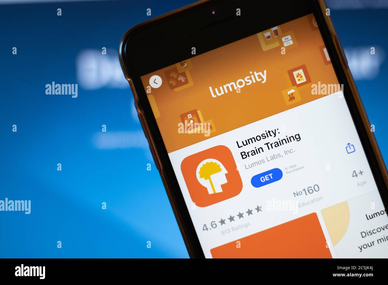 Moskau, Russland - 1. Juni 2020: Lumosity Brain Training mobile App Logo auf dem Telefonbildschirm, Nahaufnahme-Symbol, illustrative Editorial Stockfoto