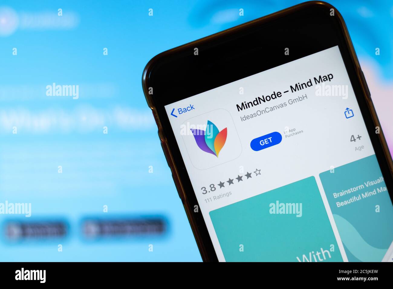 Moskau, Russland - 1. Juni 2020: MINDNODE Mind Map Mobile App Logo auf dem Telefonbildschirm, Nahaufnahme-Symbol, illustrative Editorial Stockfoto