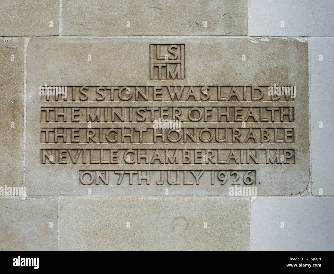 LSHTM London School of Hygiene & Tropical Medicine - Grundstein gelegt von Neville Chamberlain, damals Gesundheitsminister, Keppel St, London, 1926. Stockfoto