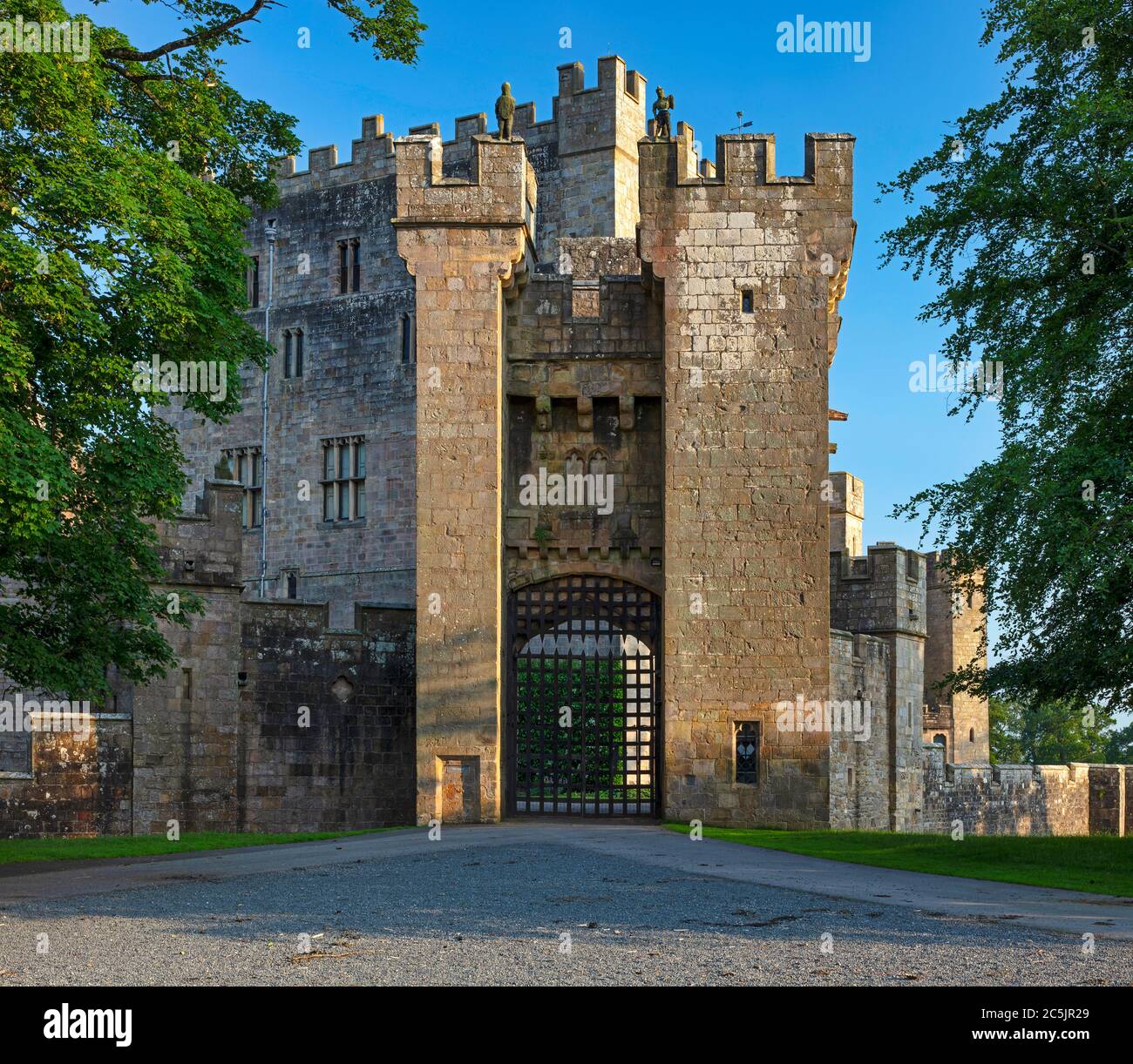 Blick auf den Tag im Sommer von Raby Castle in Staindrop, County Durham, England, Vereinigtes Königreich Stockfoto