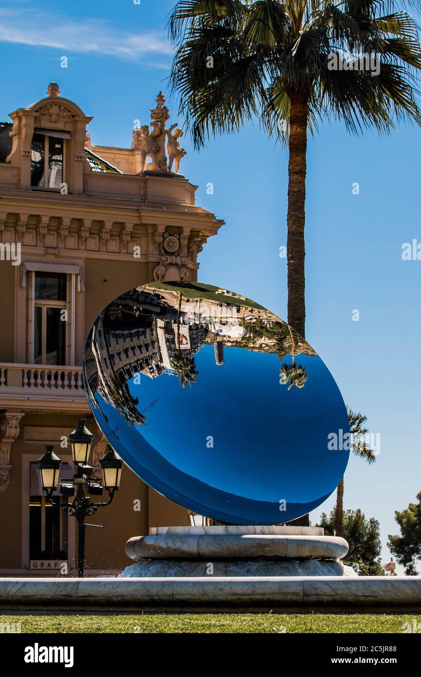 Spiegelnde Wasserspiele am Place du Casino, Monte Carlo, Fürstentum Monaco Stockfoto