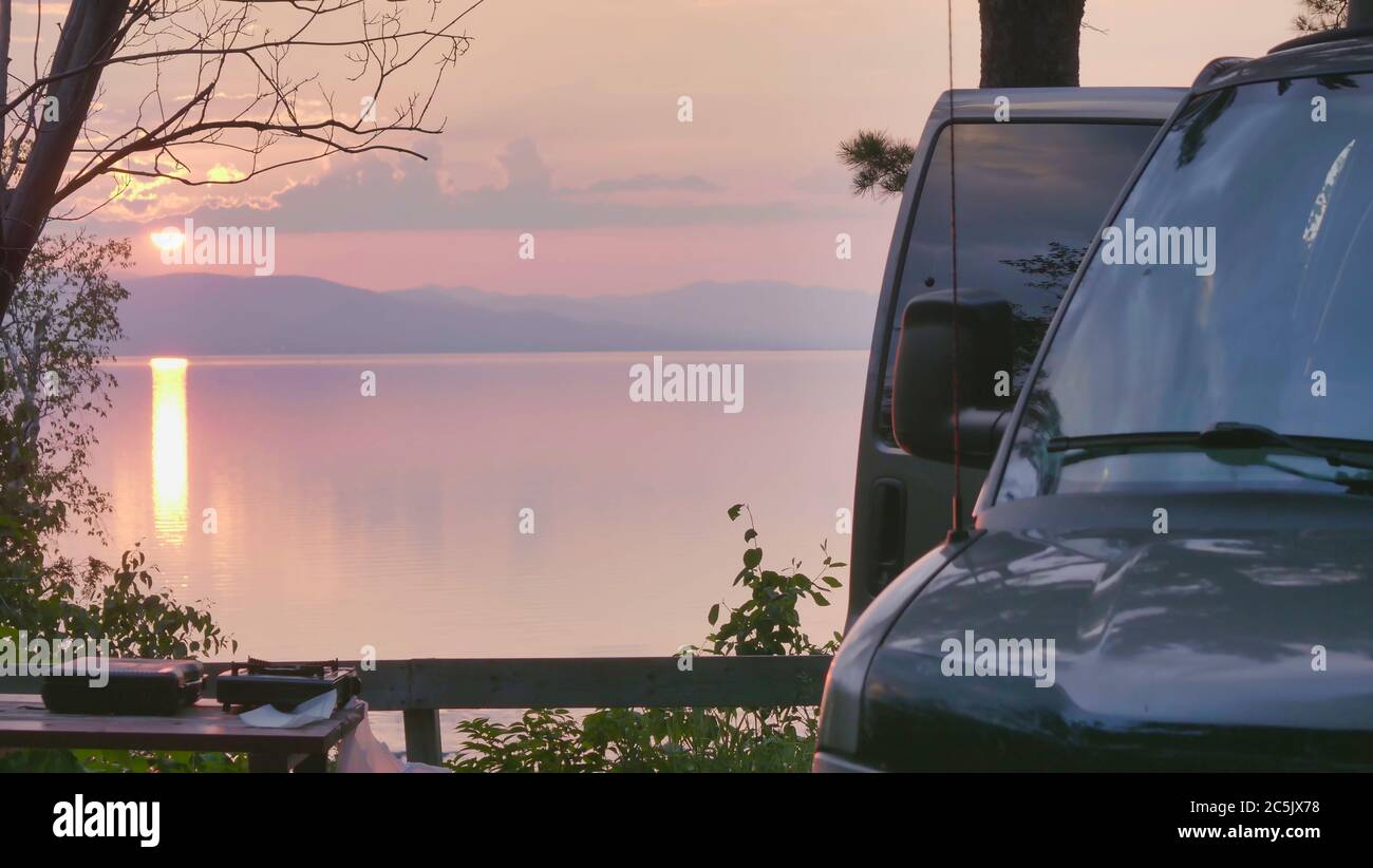 St. Lawrence River Rimouski Quebec, Kanada wunderbare Sonnenuntergang Camper RV Reise Wohnmobil Sommerurlaub. Stockfoto