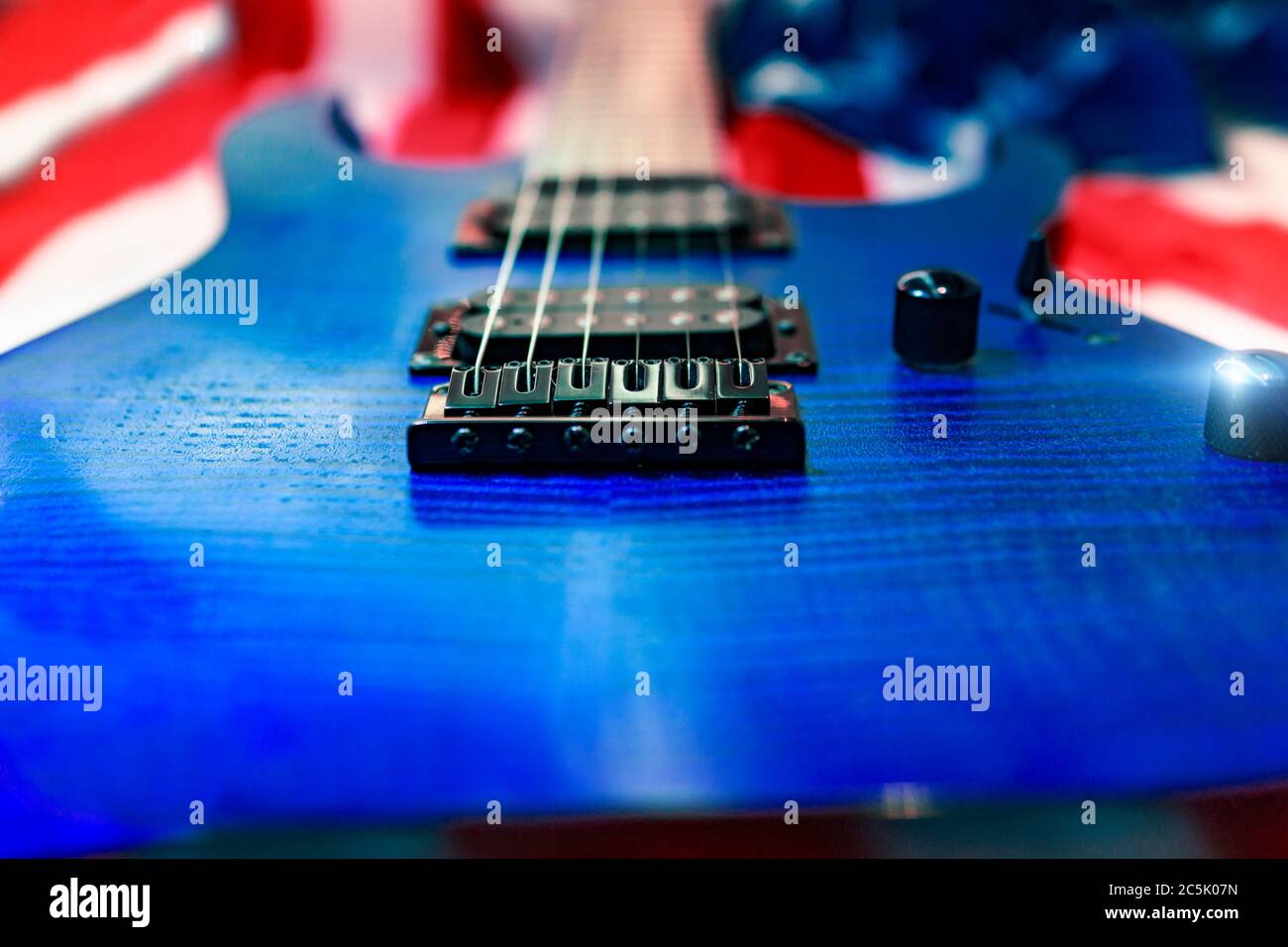 Nahaufnahme Blue Electric Guitar Music Instrument Rock Mit Amerikanischer Flagge Stockfoto