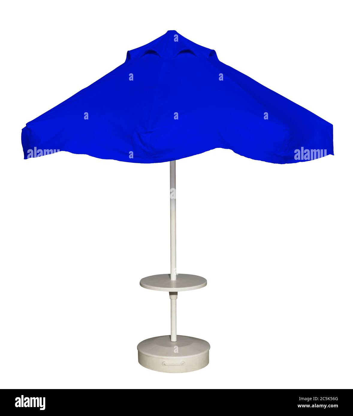 Blauer Sonnenschirm isoliert. Beschneidungspfad enthalten. Stockfoto