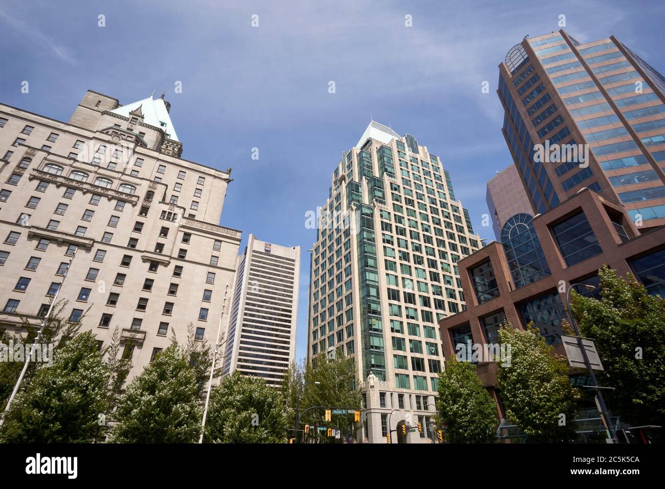 Fairmont Hotel Vancouver und Bürotürme an der Georgia Street im Zentrum von Vancouver, BC, Kanada Stockfoto