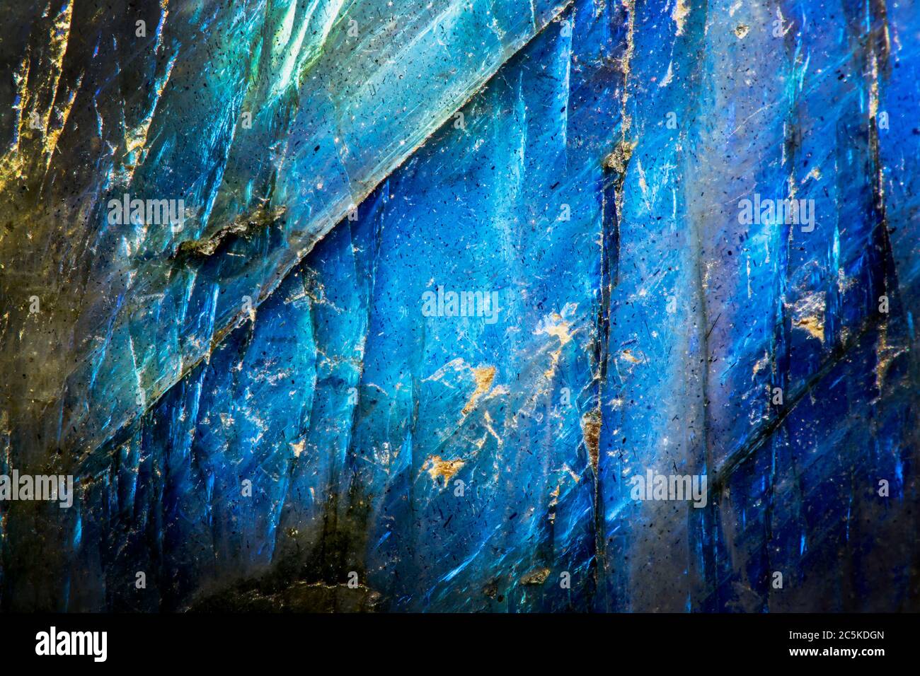 Farbenfrohe und irisierende Kobaltblau Labradorit Stein Detail Stockfoto