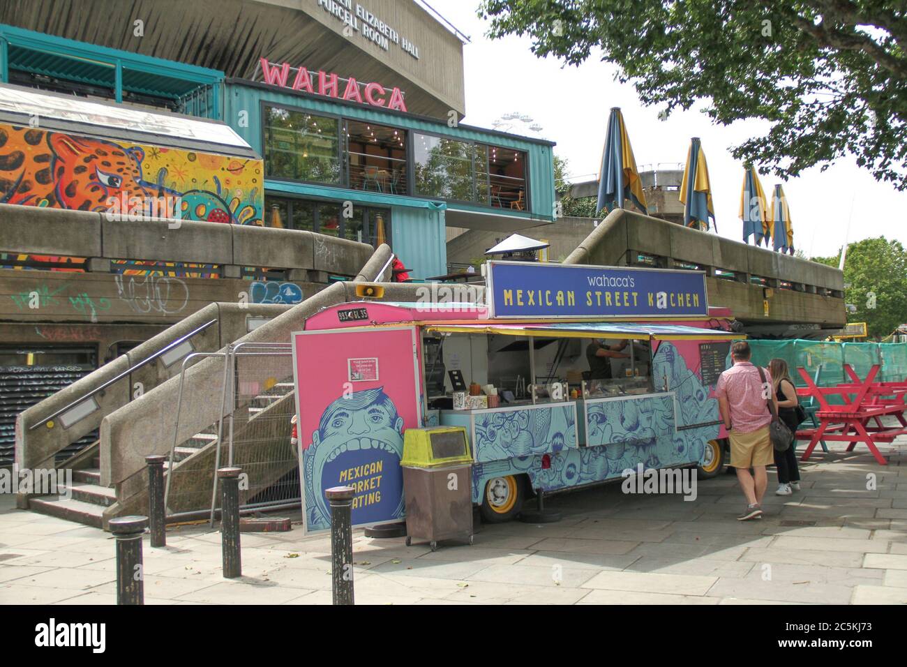 Westminster, London, UK - 3. Juli 2020: Tägliches Leben in London an einem freitag vor der Eröffnung der Pubs am 4. Juli nach neuen Regierungsratschlägen. Stockfoto