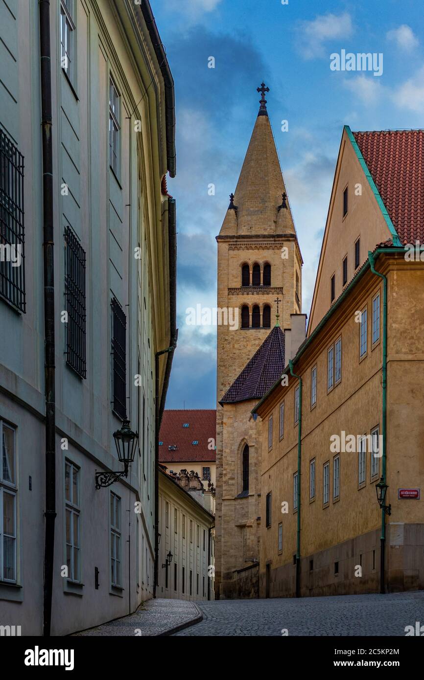 St. Georges Basilika im Prager Burgviertel, Tschechische Republik Stockfoto