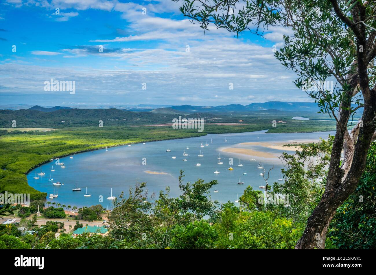 Blick auf Cooktown und den Endeavour River vom Cook's Lookout auf Grassy Hill, Cooktown, Cape York Penunsula, Far North Queensland, Australien Stockfoto