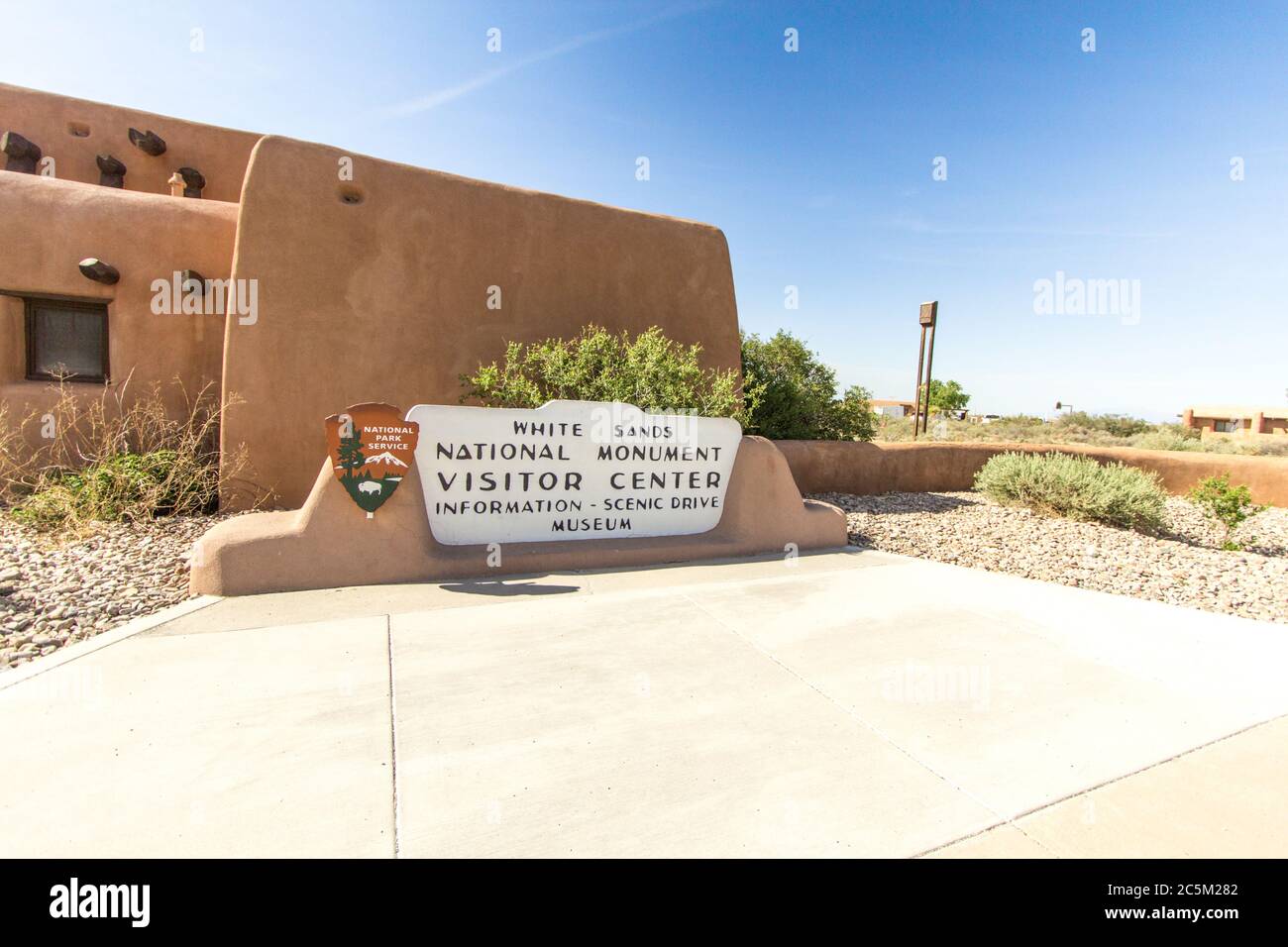 Alamogordo, New Mexico, USA - 28. April 2019: Eintritt zum White Sands National Monument Visitor Center in New Mexico. Stockfoto