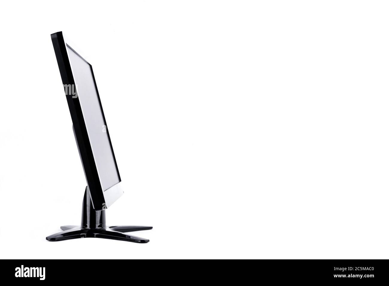 Seite des Bildschirms LED-Monitor Computer-Display auf weißem Hintergrund Hardware Desktop-Technologie isoliert Stockfoto