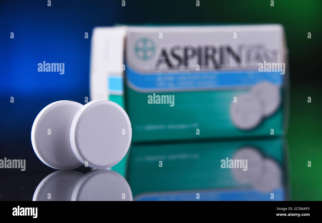 POSEN, POL - 17. JAN 2020: Paket von Aspirin, Marke von populären Medikamenten, das erste und bekannteste Produkt von Bayer, deutsche multinationale Pharmaceu Stockfoto