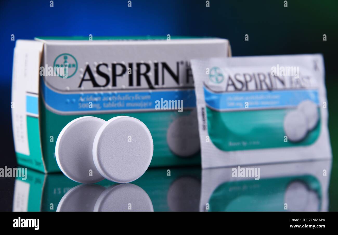 POSEN, POL - 17. JAN 2020: Paket von Aspirin, Marke von populären Medikamenten, das erste und bekannteste Produkt von Bayer, deutsche multinationale Pharmaceu Stockfoto