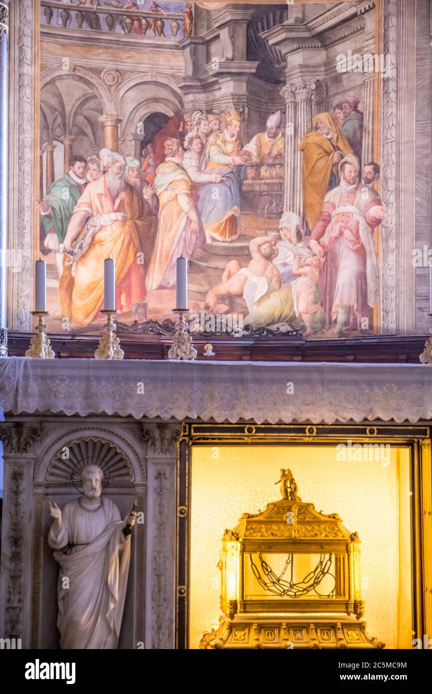 Der Altar der Basilika San Pietro Vincoli (Sankt Peter in Ketten) in Rom Italien Stockfoto