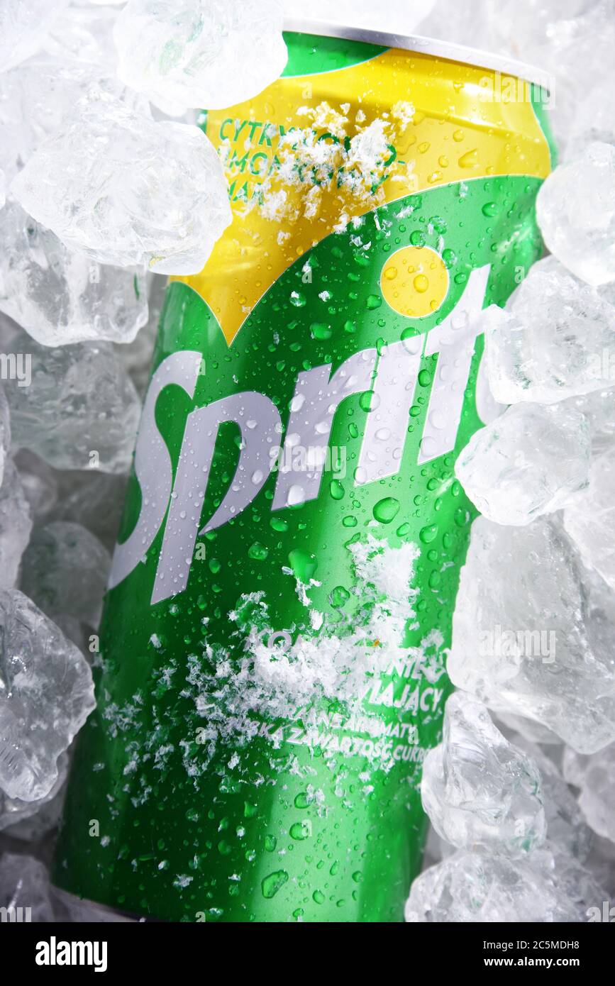 Crushed Coca Cola Can Stockfotos und -bilder Kaufen - Alamy