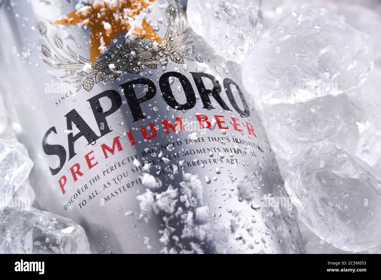 POSEN, POL - 26. JUN 2020: Dose Sapporo Bier, ein Produkt der Sapporo Breweries, einer japanischen Bierbrauerei, die 1876 gegründet wurde. Stockfoto