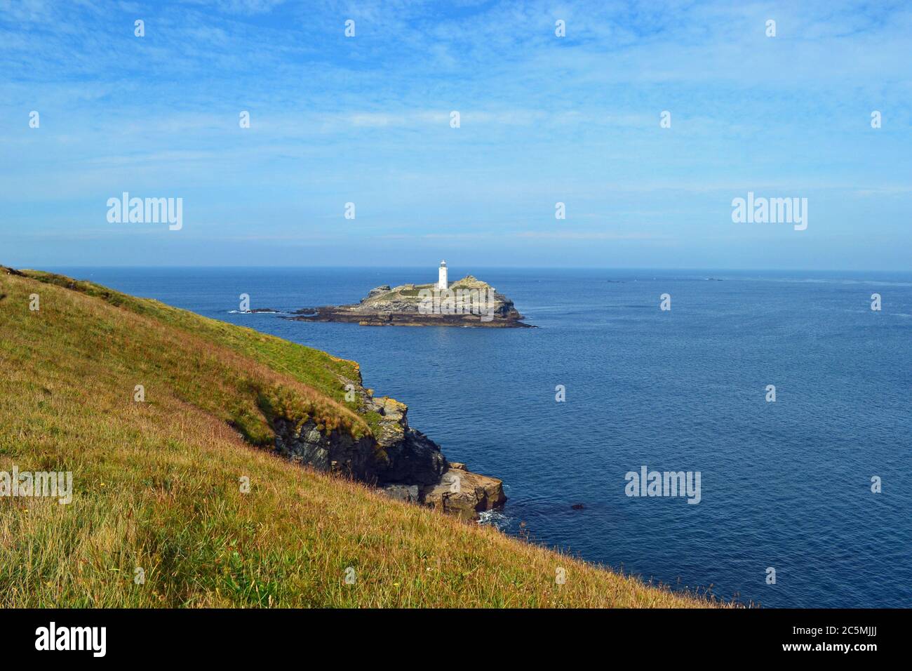 Blick auf Godrevy Lighthouse von den Klippen auf Godrevy Heritage Coast, Cornwall, Großbritannien Stockfoto