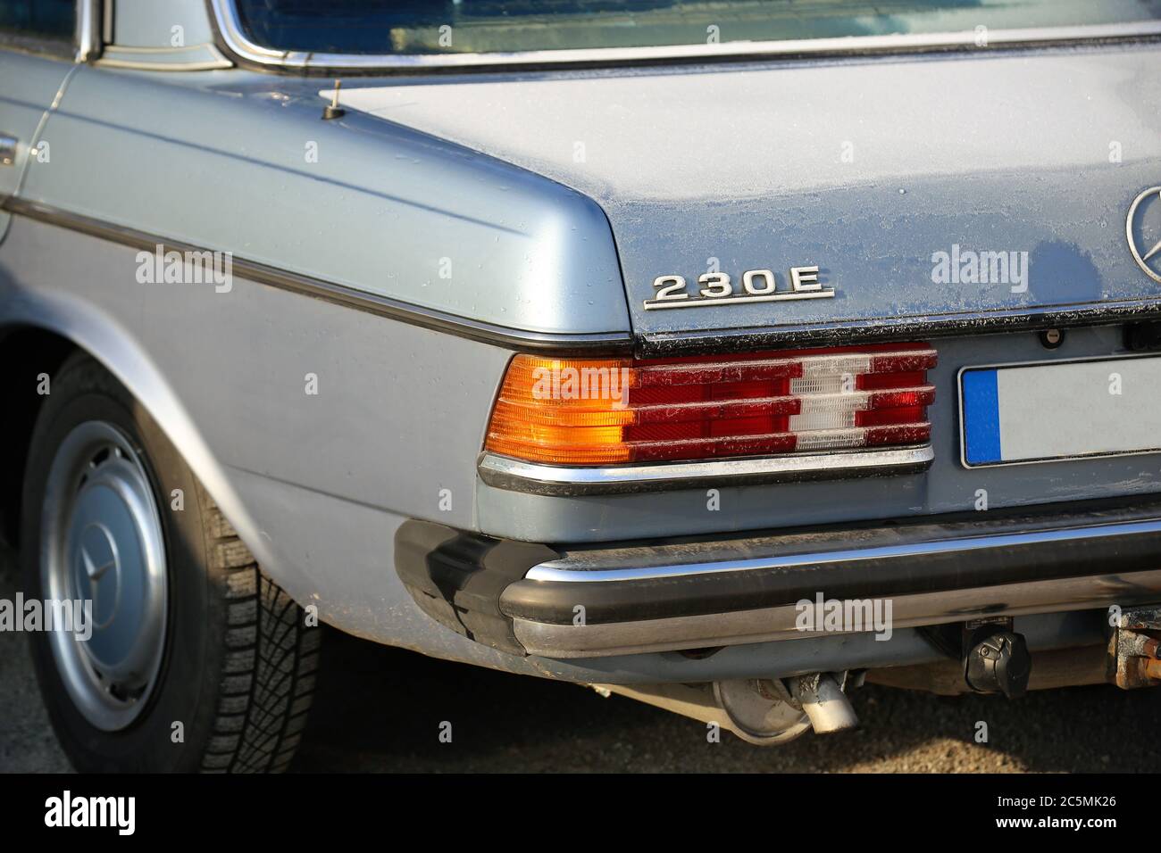 Detailansicht eines alten Mercedes der legendären W-123-Serie, Baujahr 1976 – 1985 (nur für redaktionelle Verwendung) Stockfoto