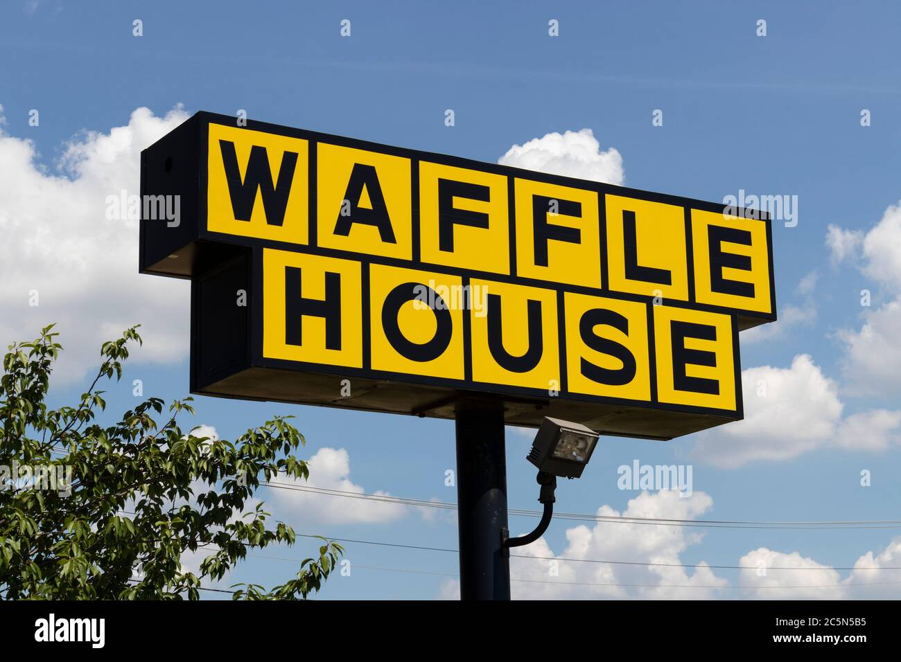 Florenz - Circa Juli 2020: Waffle House Ikonische Southern Restaurant Kette. Waffle House wurde 1955 gegründet. Stockfoto