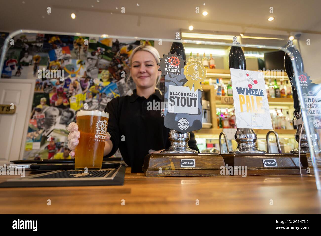 Pub wird nach der Sperrung des Coronavirus UK wieder geöffnet Stockfoto