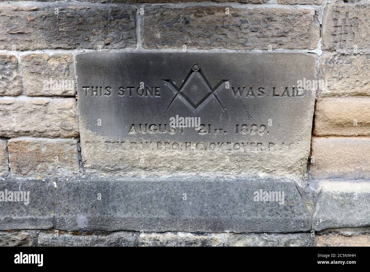 Grundsteinlegung des Bakewell Town Hall datiert 1889 mit einem Freimaurer-Symbol Stockfoto
