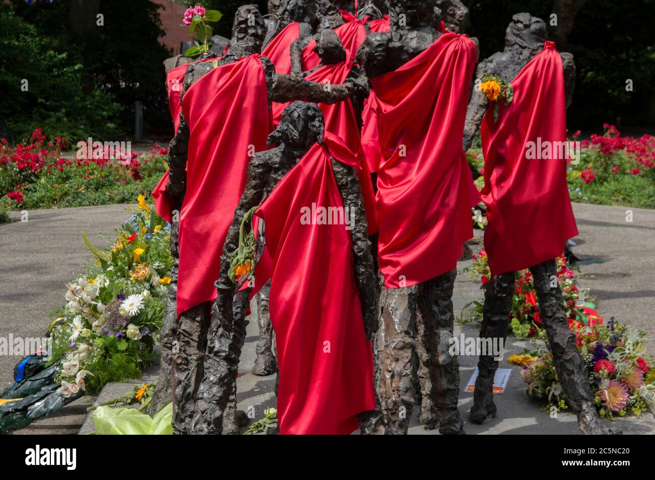 Das Nationale Denkmal Der Sklaverei Beim Keti Koti Festival In Amsterdam Niederlande 2 7 2020 Stockfotografie Alamy