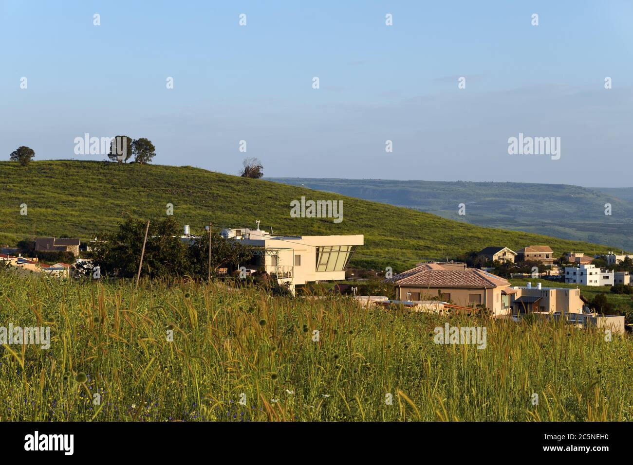 Israelische Siedlungen am Ufer des Sees Kinneret in Galiläa. Israel Stockfoto