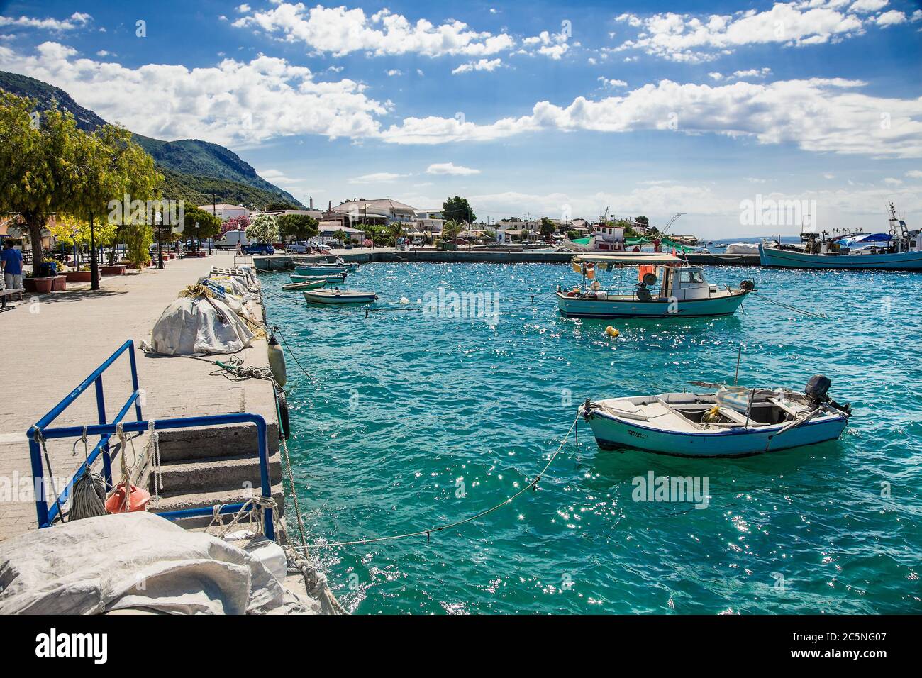 Schöner Panoramablick auf den Hafen in Agios Georgios bei Lichados, Evia, Griechenland. Europa. Stockfoto