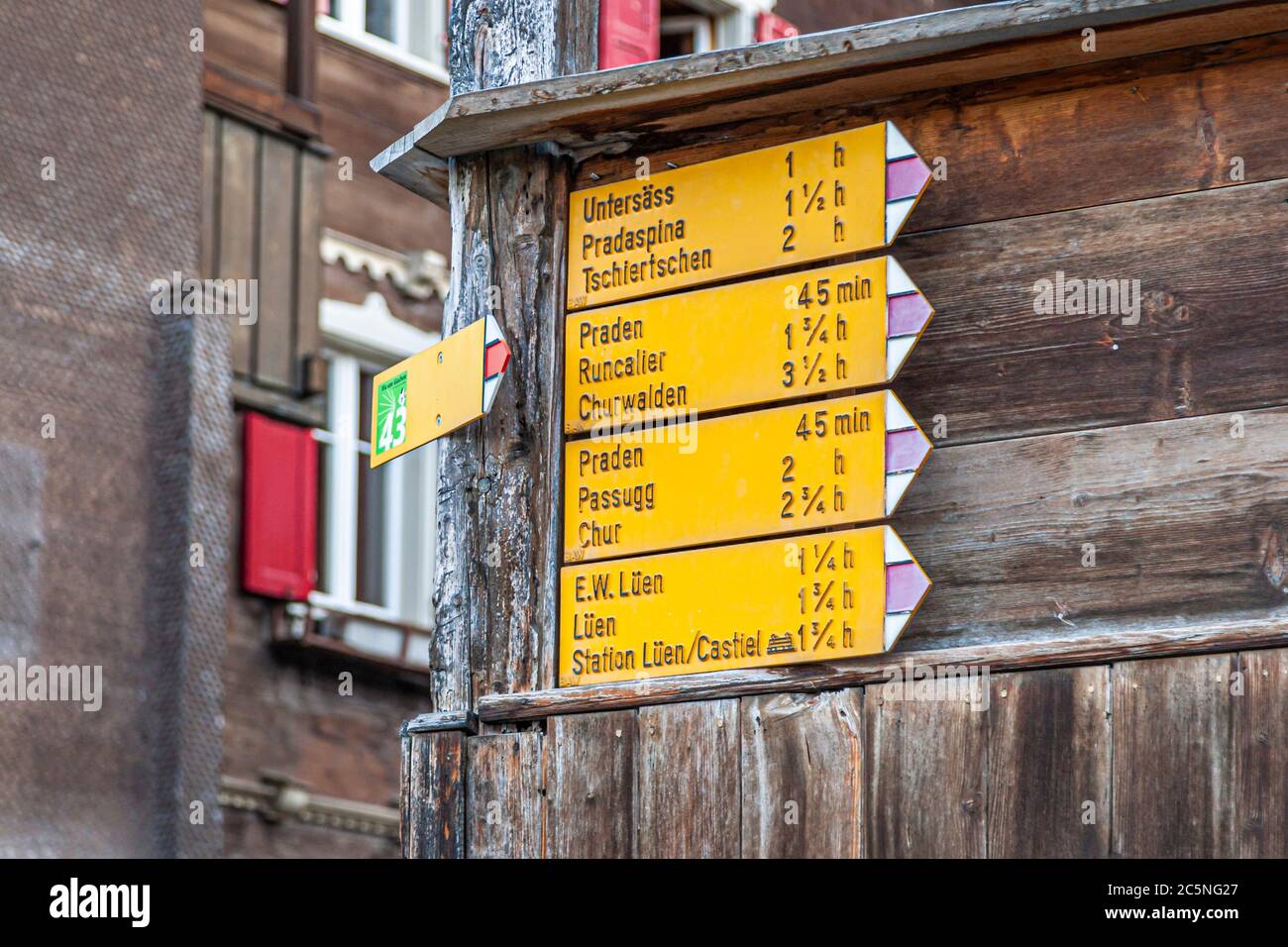 Wanderschilder in Tschiertschen-Praden, Schweiz Stockfoto