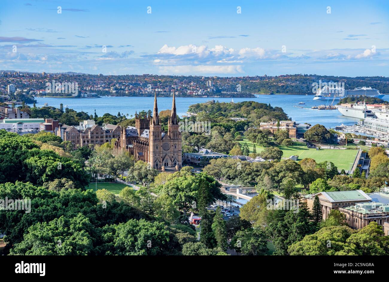 Vogelperspektive St Marys Cathedral Hyde Park und Sydney Harbour Sydney Australien Stockfoto