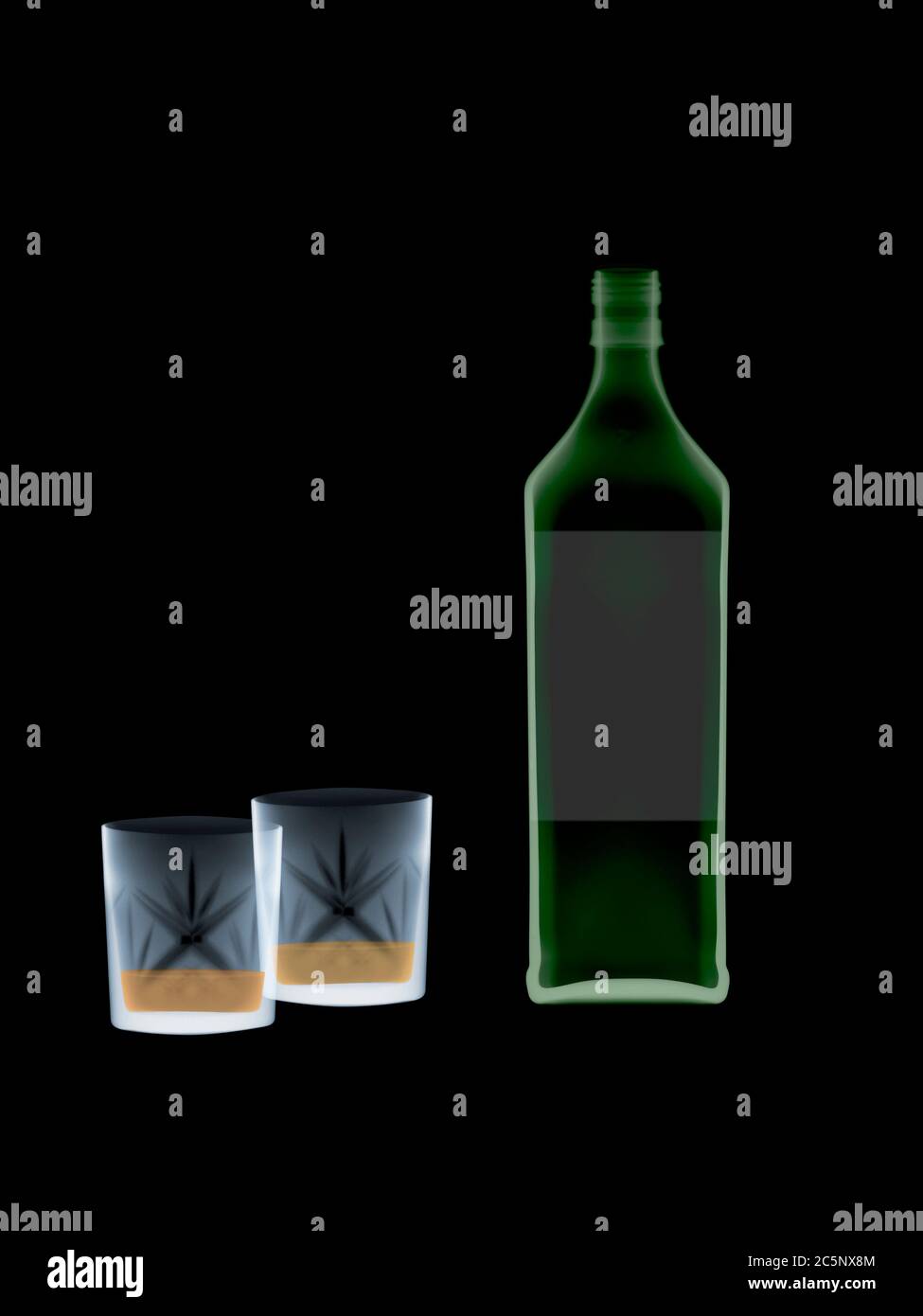 Whiskey-Flasche und Gläser, farbige Röntgenaufnahme. Stockfoto