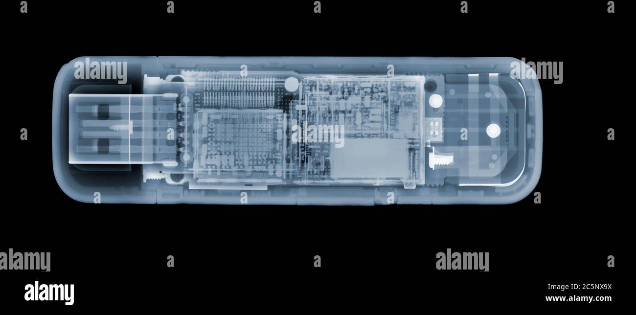 USB-Stick, farbige Röntgenstrahlung. Stockfoto