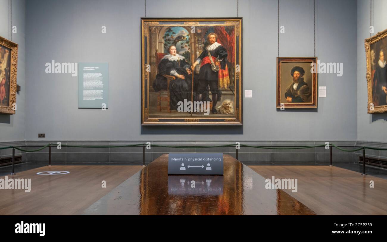 London, Großbritannien. Juli 2020. Blick auf die National Gallery Post Coronavirus-Sperre und vor der öffentlichen Eröffnung am 8. Juli 2020. Die Ausstellung Tizian: Love, Desire, Death wird bis zum 17. Januar 2021 und Nicolaes Maes bis zum 20. September 2020 verlängert. Ab dem 8. Juli können Besucher mit online vorbestelltem Ticket eine von drei sozialen Distancing Art Routes durch die Galerien wählen, die einem Einwegsystem folgen, das vom Sainsbury Wing aus eintritt. Bild: Porträt von Cornelis van Diest? Und seine Frau. Quelle: Malcolm Park/Alamy Live News. Stockfoto