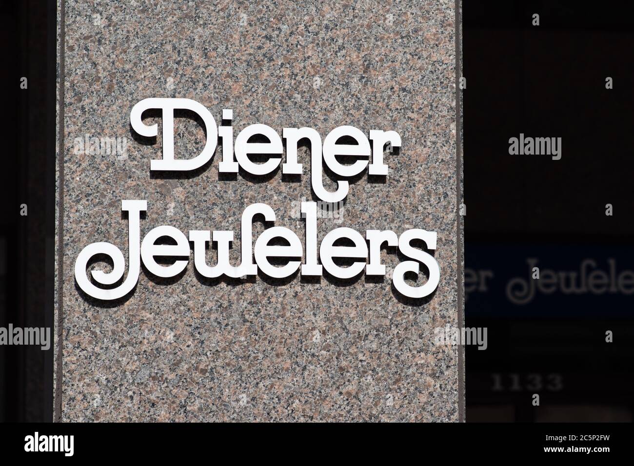 Washington, D.C. / USA - Juli 03 2020: Zeichen vor Diener Juweliere und Pfandhäuser in Washington. Stockfoto