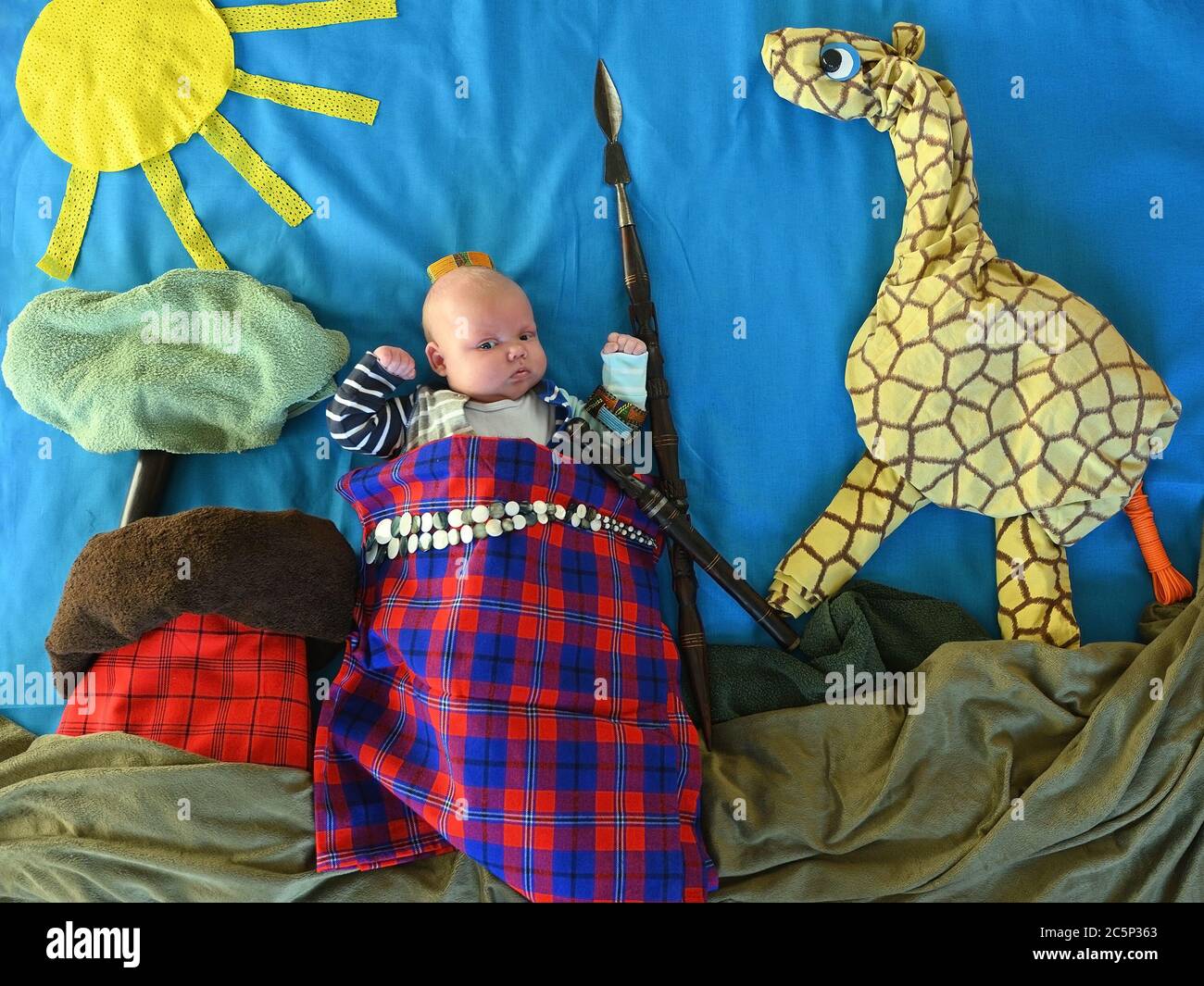 Afrikanische Savanne Traum. Niedliche 1,5 Monate alten kaukasischen Baby junge Stockfoto