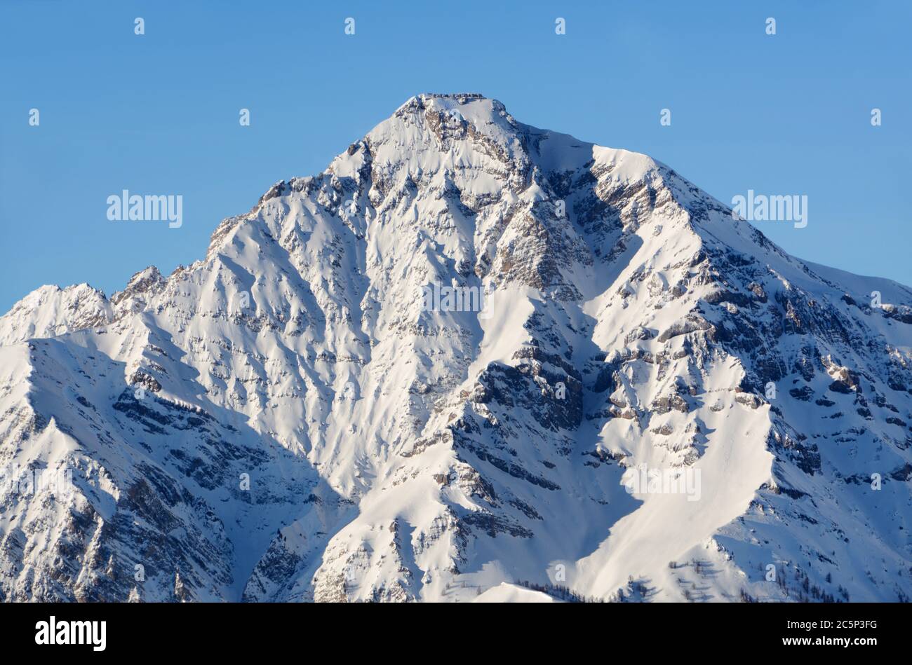 Der Chaberton ist 3,131 Meter hoch und ein Berg in den Cottian Alpen, der sich im französischen Departement Hautes-Alpes befindet, aber über der Susa liegt Stockfoto