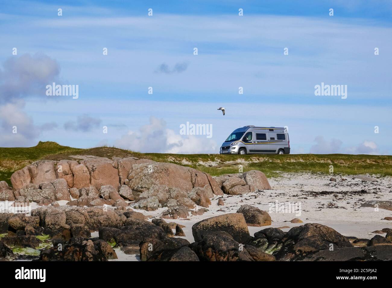Fiat Campervan am Strand, Campingplatz Fidden, Isle of Mull, Inner Hebrides, Schottland, Großbritannien Stockfoto